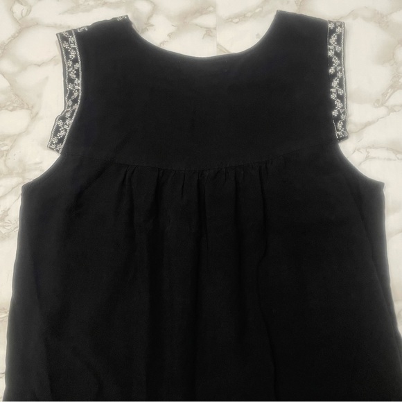 Buttons Embroidered Top - Picture 8 of 10